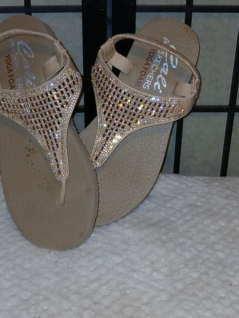 Skechers Women's Beige Rhinestone Thong Sandals - Picture 3 of 6